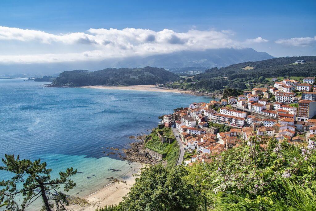 - Qué Ver En Llanes: Naturaleza Y Cultura Del Destino De Aventura